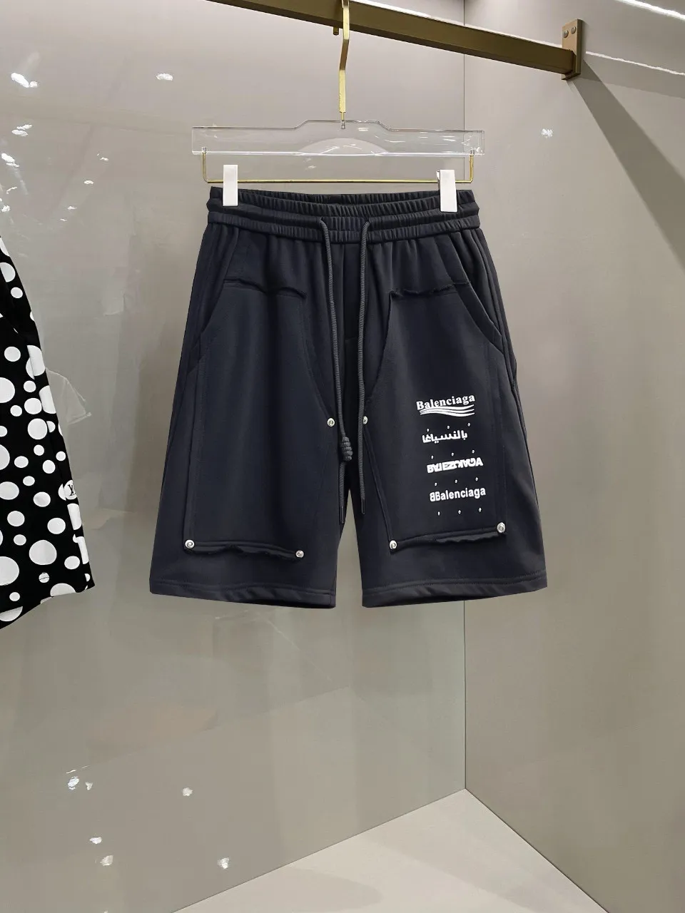 Balenciaga's three-standard complete 2026 summer New Arrival men's casual shorts, advanced custom-made Breathable fabric, Breathable fabric, extremely stretchy and comfortable, impeccable details, top-grade accessories, original logo design concept, delicate and soft feel! The upper body fit is awesome! Size: M-XXXL Please state your height and weight when ordering